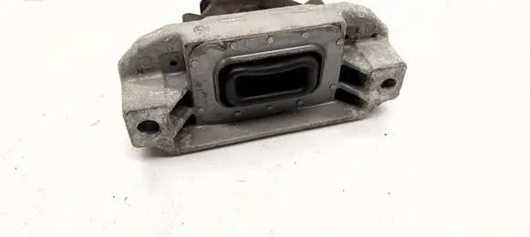 Mitsubishi Outlander Engine mount bracket 
