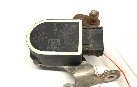 Headlight/headlamp level sensor