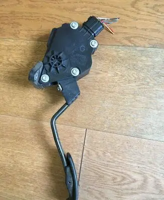 Toyota RAV 4 (XA30) Accelerator throttle pedal 7811042030 198800-7280 02H17C000049