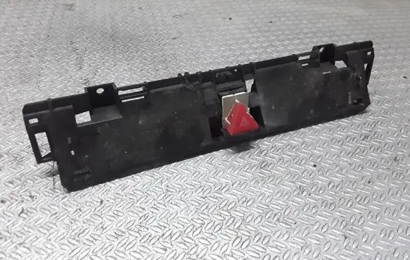 Volkswagen PASSAT B6 Hazard light switch 3C08557318C