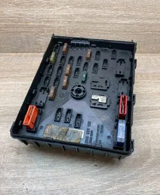 Volkswagen PASSAT B6 Fuse module 3C0937125 63592777