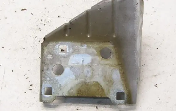 Jeep Cherokee Fender mounting bracket 4122655B