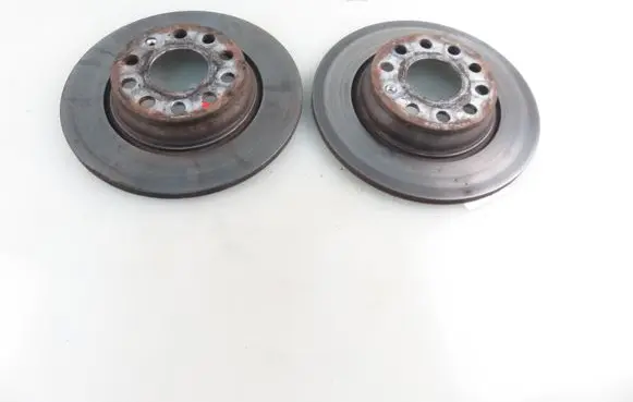 Volkswagen PASSAT B7 Rear brake disc 