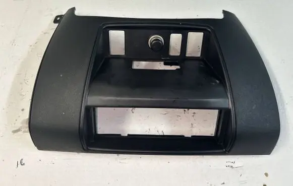 Mitsubishi L200 Other center console (tunnel) element