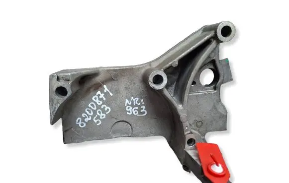 Renault Megane III Engine mounting bracket S27635963 8200871583