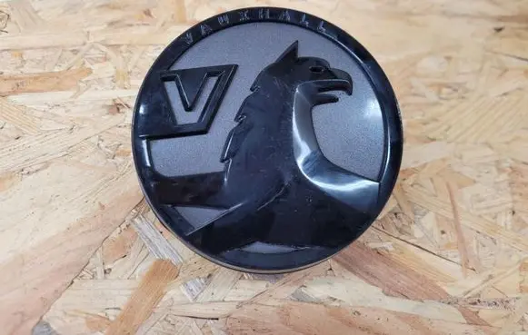 Manufacturer badge logo/emblem