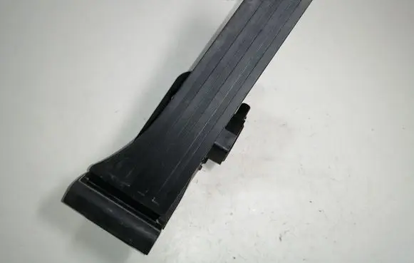 Mercedes-Benz E W212 Accelerator throttle pedal A4513000000