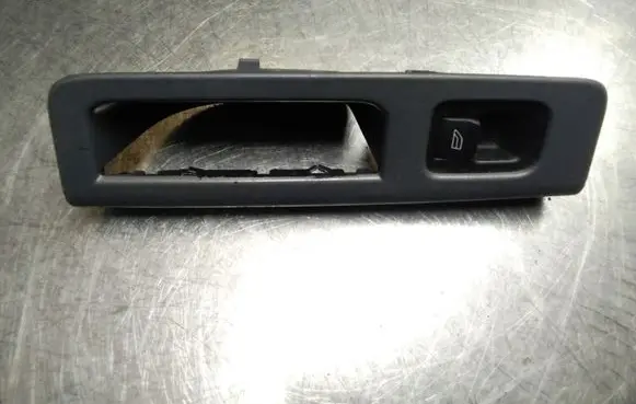 Volvo S40 Electric window control switch 8679477 30658449