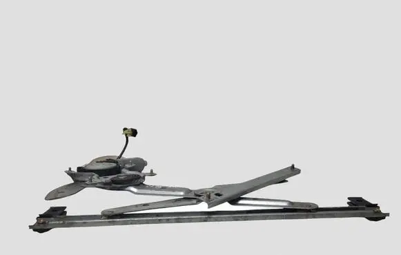 KIA Carens II Front door window regulator with motor XH004P0