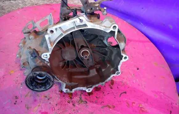 Manual 5 speed gearbox