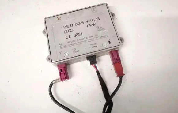 Audi A4 S4 B7 8E 8H Antenna control unit 8e0035456b