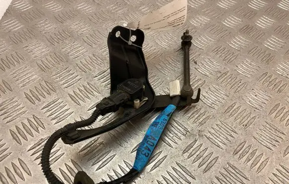 Mitsubishi Outlander Air suspension front height level sensor 