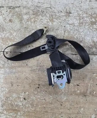 Volkswagen Golf V Front seatbelt