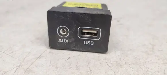 Hyundai i20 (GB IB) AUX in-socket connector 96120C7500 C7500 BC180420174D