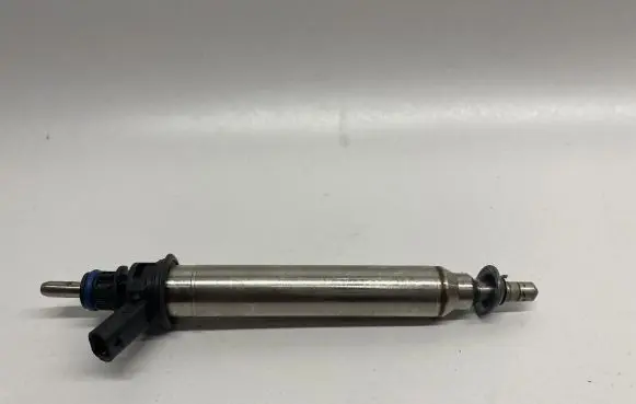 Mercedes-Benz CLA C117 X117 W117 Fuel injector A2780700687
