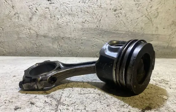 Toyota Corolla Verso AR10 Piston with connecting rod
