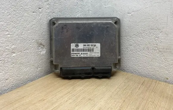 Volkswagen PASSAT B5 Engine control unit/module 3B0907557D 5WP436001