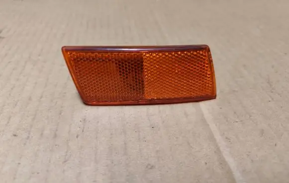 Chrysler 300 - 300C Front indicator light A0011BSM2