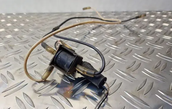 Audi A6 S6 C4 4A Turbo solenoid valve 437906283A