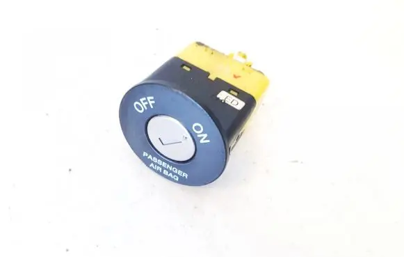 Passenger airbag on/off switch