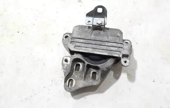 Mercedes-Benz GLA H247 Engine mount bracket A2472403200