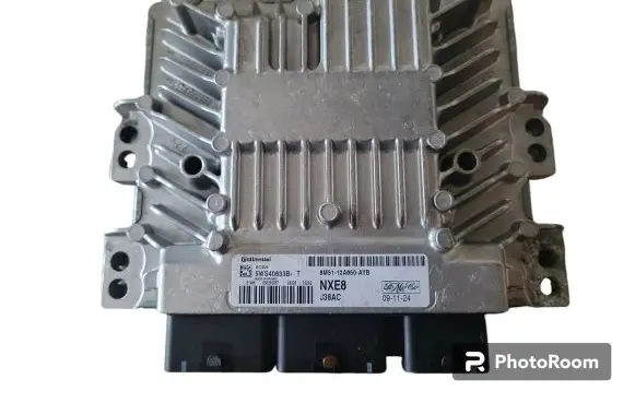Ford Focus C-MAX Engine control unit/module 8M5112A650AYB