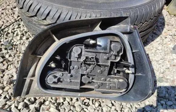 Renault Megane I Tail light bulb cover holder 15164100 2VP00810101 151639