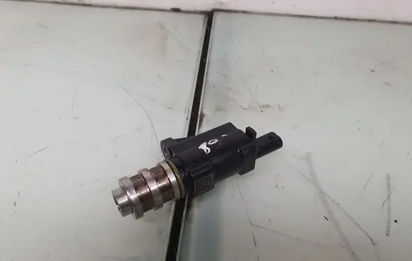 BMW 5 G30 G31 G38 Camshaft vanos timing valve 7639993 11417639993