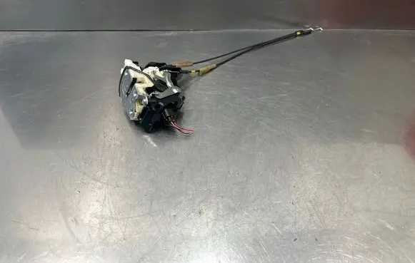 Mitsubishi Outlander Front door lock