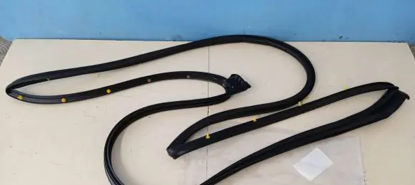 KIA Sportage Rubber seal front coupe door window 82140R2000