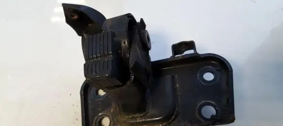 Toyota Avensis T270 Engine mount bracket 92185