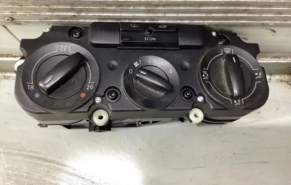 Volkswagen PASSAT B6 Air conditioner control unit module 