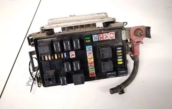 Dodge Magnum Fuse box set p05026021aa