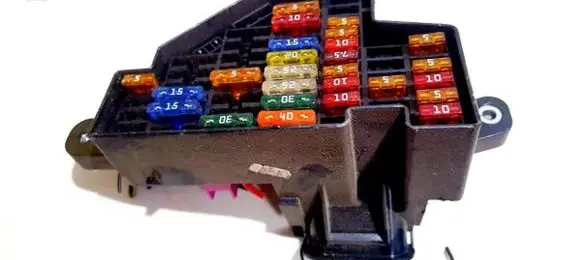 Volkswagen Golf V Fuse box set