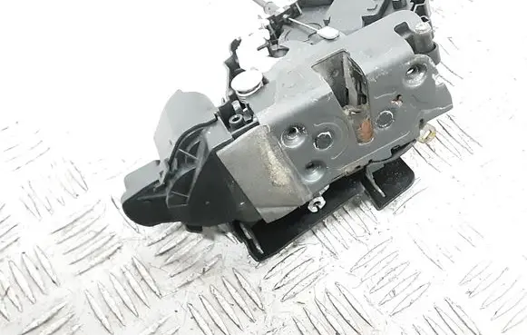 Volvo XC60 Front door lock 30799312