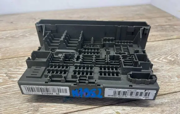 BMW 3 E92 E93 Fuse module 9119444 8010110600 2919540103