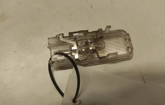 Peugeot 607 Glove box light