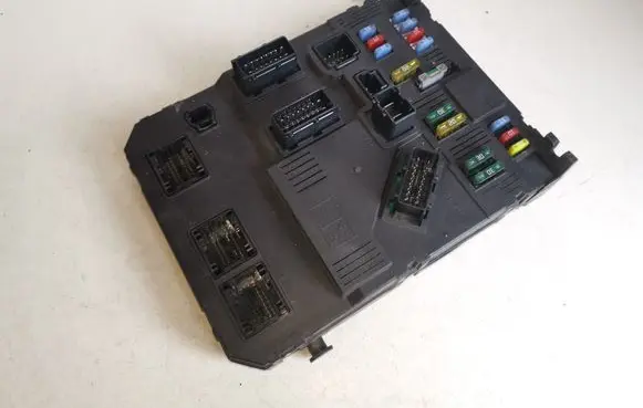 Peugeot 407 Fuse module 9655708480 S120104600L BSIS0300