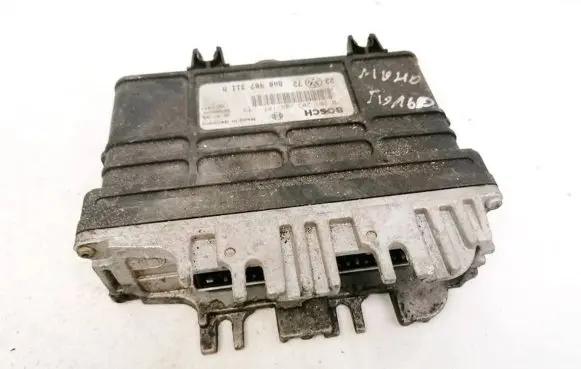 Volkswagen Golf III Engine control unit/module 8A0907311M