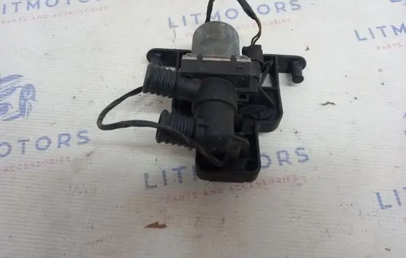 BMW 5 E39 Coolant heater control valve 8379921 64118379921