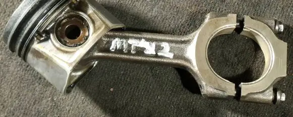 Mitsubishi Space Star Piston with connecting rod