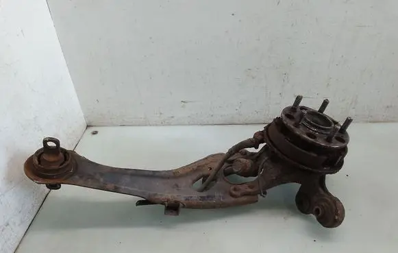 Rear wheel hub spindle/knuckle