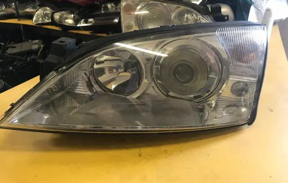 Ford Mondeo Mk III Headlight/headlamp