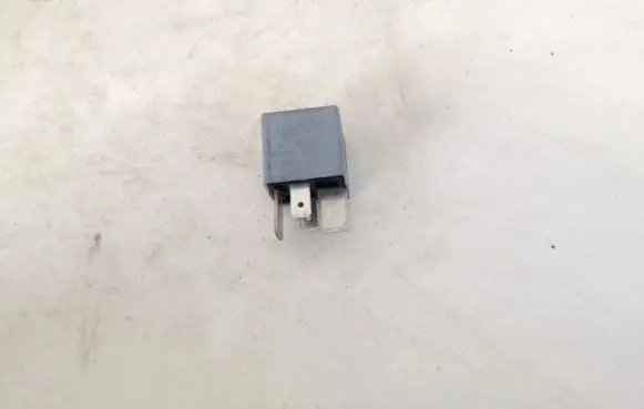 Audi A4 S4 B7 8E 8H Other relay 8d0951253 v23134-j52-x300