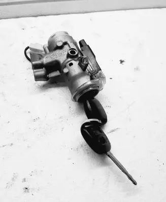Toyota Avensis Verso Ignition lock 1033
