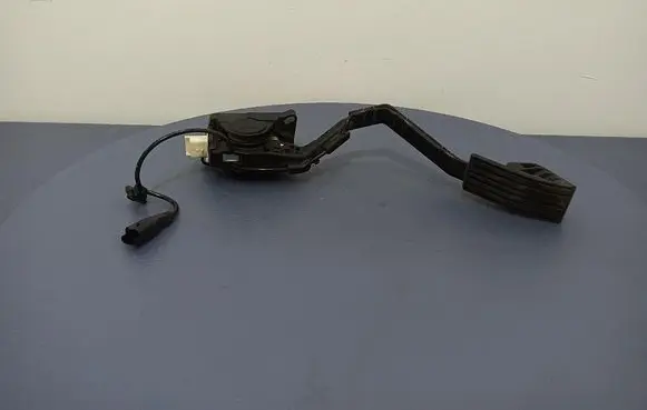 Peugeot 407 Accelerator throttle pedal 9650341780