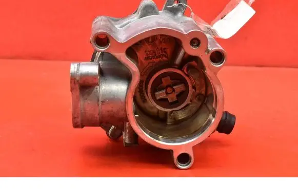 Volvo V40 Vacuum pump 31316143