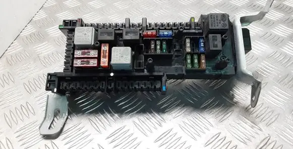 Mercedes-Benz E W212 Fuse module 016706581