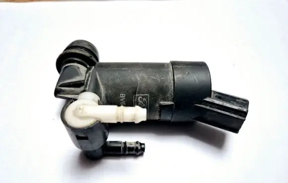 Ford Focus Windscreen/windshield washer pump BV6117K624BB