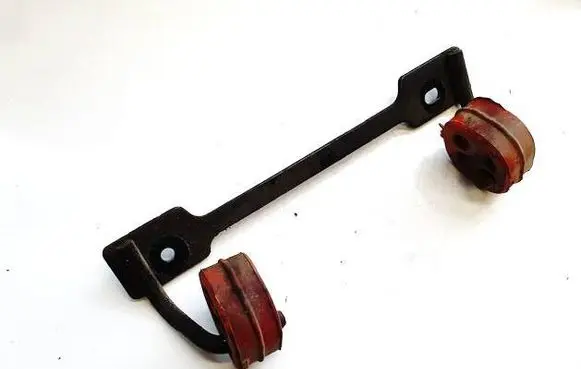 Volvo V40 Muffler mount bracket/holder EJ735A262AA